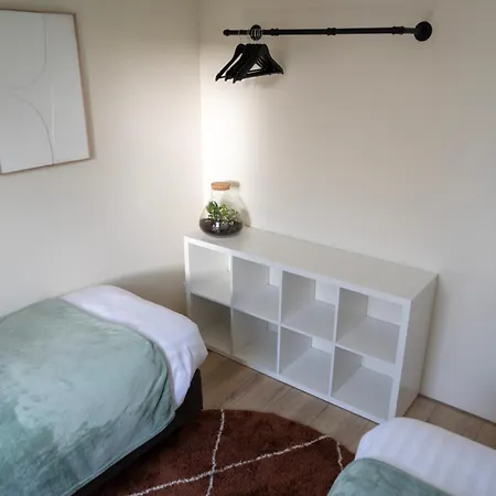 4 To 6 Persons Waterfront Βίλα *