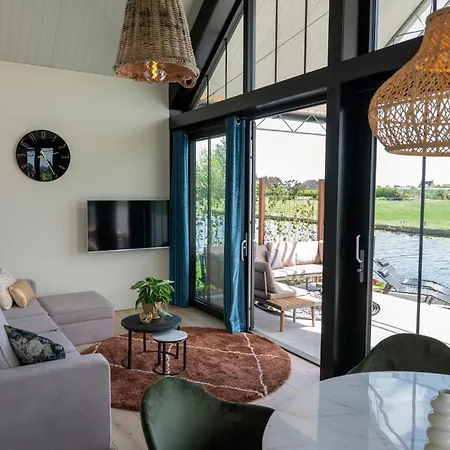 Villa 4 To 6 Persons Waterfront Roelofarendsveen