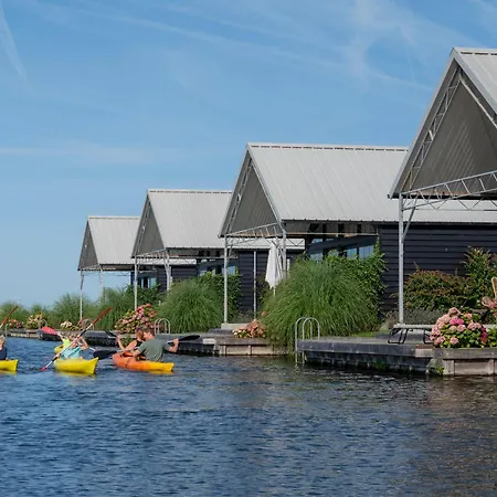 4 To 6 Persons Tulpenacker Waterfront Villa Roelofarendsveen