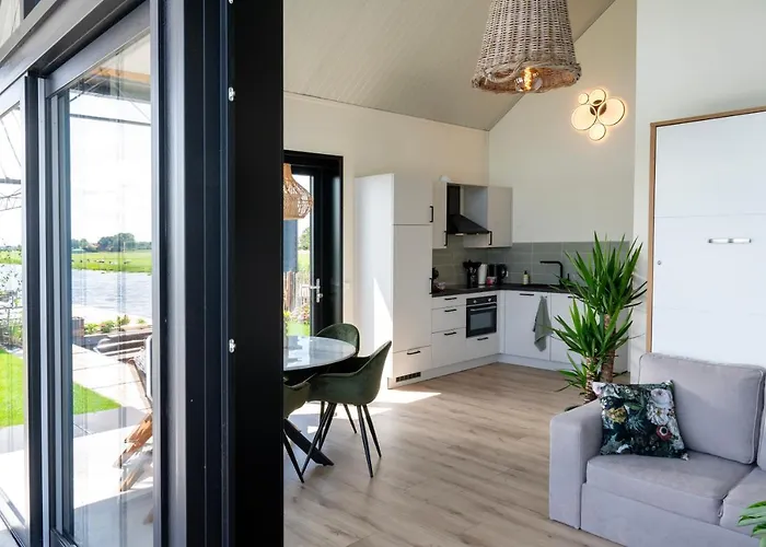 4 To 6 Persons Tulpenacker Waterfront Villa Roelofarendsveen