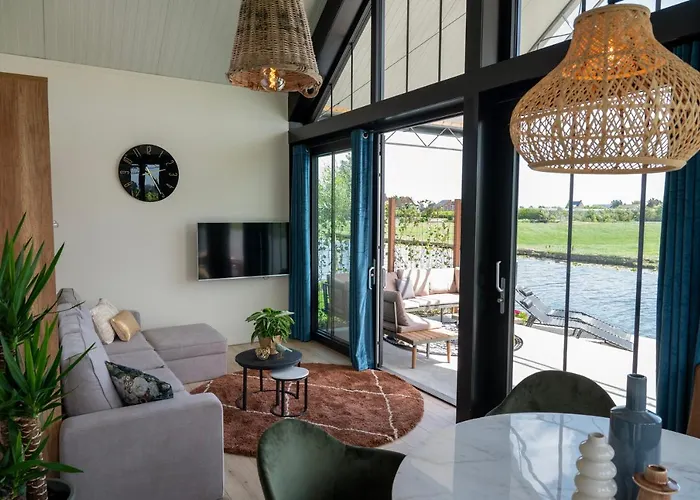 Villa 4 To 6 Persons Tulpenacker Waterfront Roelofarendsveen