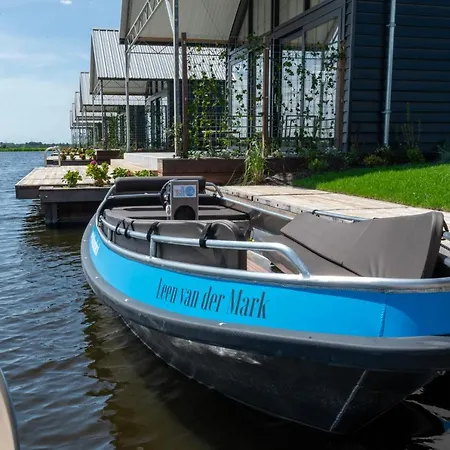 4 To 6 Persons Tulpenacker Waterfront Villa Roelofarendsveen