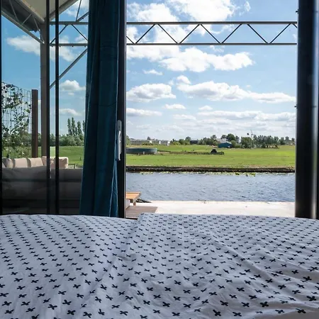 4 To 6 Persons Waterfront Roelofarendsveen
