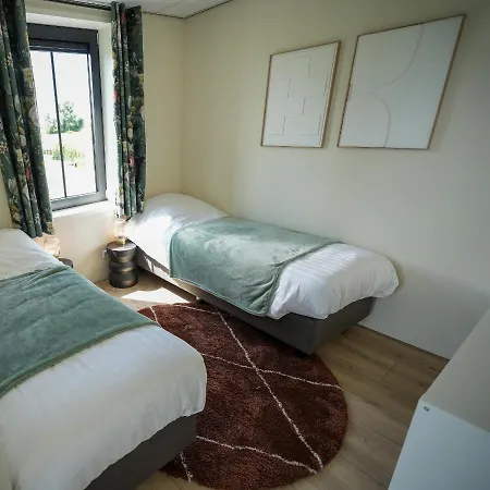 4 To 6 Persons Waterfront Roelofarendsveen